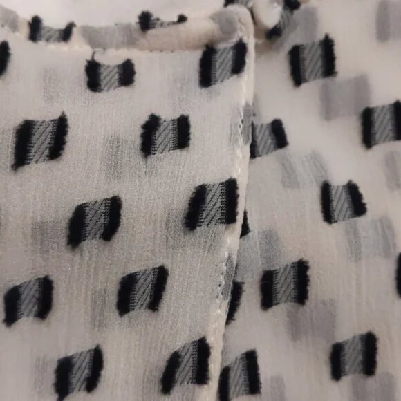 NWT BCBG Silk Blend Cocktail Dress with Ruffle Sleeves Size 10 - Picture 12 of 12